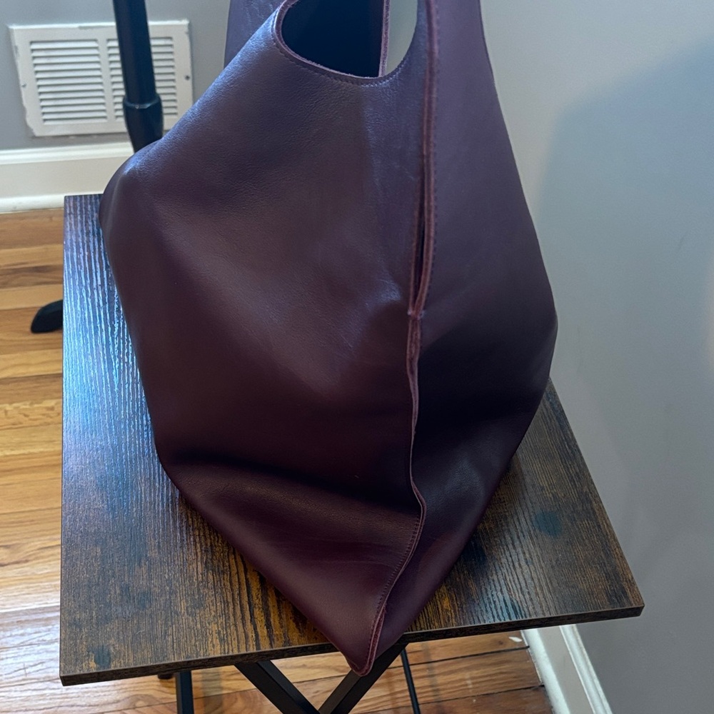 Women’s Plum Leather Tote Handbag - Picture 7 of 11